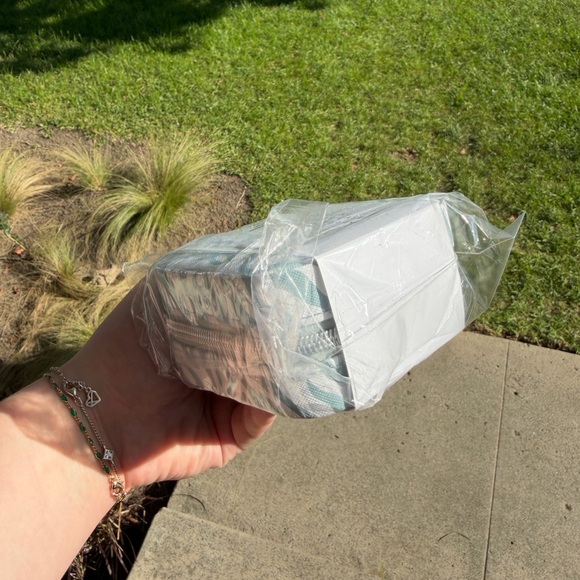 NWT Milly Blue and White Patterned Jewelry Case - Picture 3 of 6